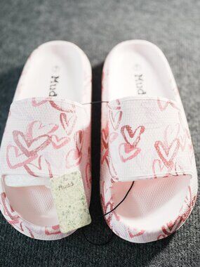 Women Mudd Pink Heart Print Cloud Slide For Summer - Size 7 (NWT)